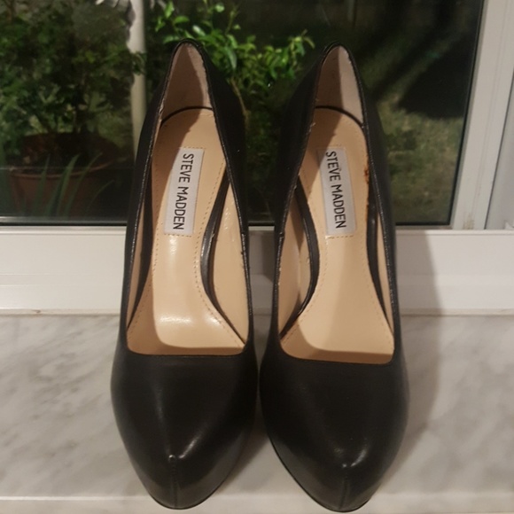 Steve Madden Shoes - NWOT Steve Madden Yasmin pump